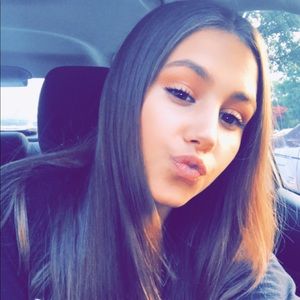 Meet your Posher, Dee